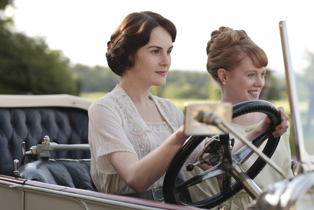 SUKSESS: Michelle Dockery spilte rollen som Lady Mary Crawley i den britiske dramaserien «Downton Abbey». Her er hun sammen med rollefigur Lavinia Swire, spilr av Zoe Boyle (27). Foto: ITV SUKSESS: Michelle Dockery spilte rollen som Lady Mary Crawley i den britiske dramaserien «Downton Abbey». Her er hun sammen med rollefigur Lavinia Swire, spilr av Zoe Boyle (27). Foto: ITV