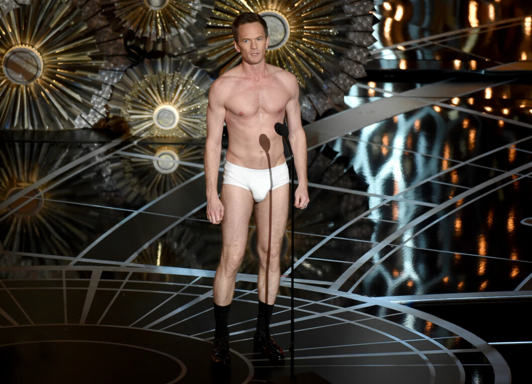 BLOTTSTILT: Da Neil Patrick Harris ledet Oscar-utdelingen fra Dolby Theatre i Los Angeles i februar 2015, valgte han å droppe både bukse og skjorte. Foto: Ap BLOTTSTILT: Da Neil Patrick Harris ledet Oscar-utdelingen fra Dolby Theatre i Los Angeles i februar 2015, valgte han å droppe både bukse og skjorte. Foto: Ap