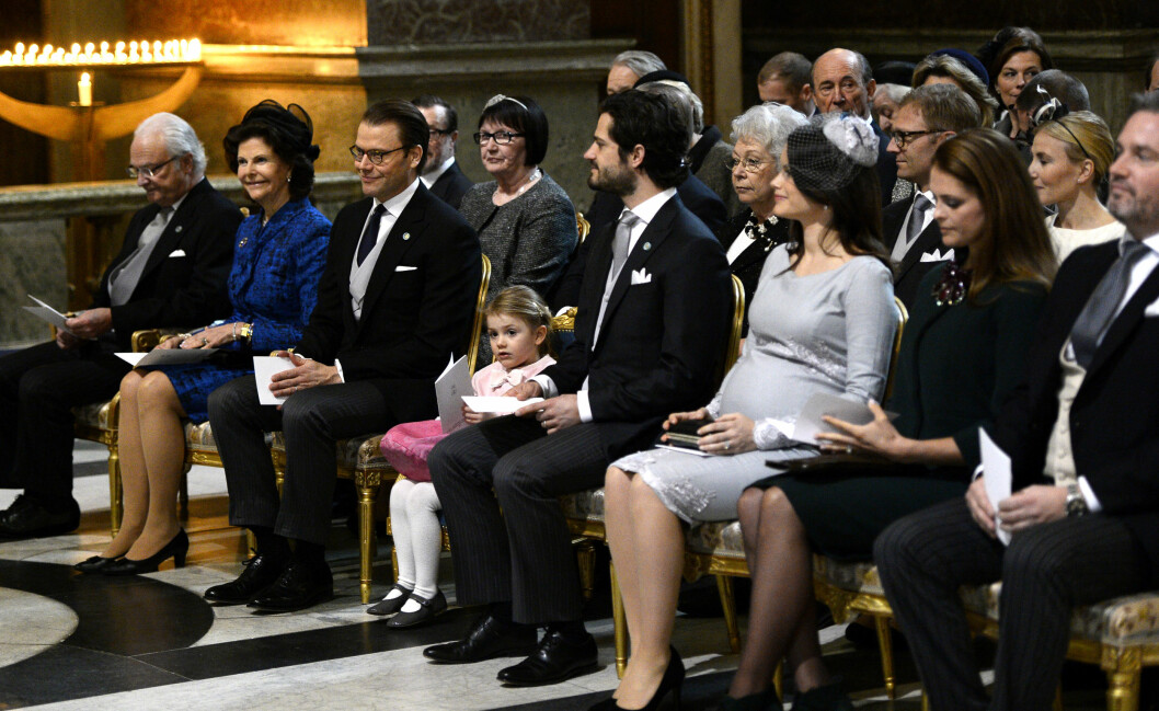 FEIRET I KIRKEN: Kong Carl Gustaf, dronning Silvia, prins Daniel, prinsesse Estelle, prins Carl Philip, prinsesse Sofia, prinsesse Madeleine og Christopher O'Neill var på plass i gudstjenesten. Foto: TT NYHETSBYRÅN FEIRET I KIRKEN: Kong Carl Gustaf, dronning Silvia, prins Daniel, prinsesse Estelle, prins Carl Philip, prinsesse Sofia, prinsesse Madeleine og Christopher O'Neill var på plass i gudstjenesten. Foto: TT NYHETSBYRÅN