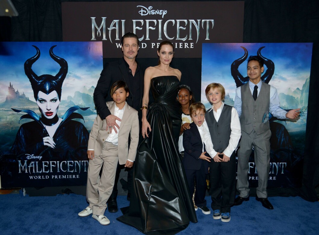 FAMILIETID: Angelina Jolie og Brad Pitt på «Maleficent»-premieren med barna i 2014. Kun Vivienne mangler. Foto: NTB Scanpix FAMILIETID: Angelina Jolie og Brad Pitt på «Maleficent»-premieren med barna i 2014. Kun Vivienne mangler. Foto: NTB Scanpix