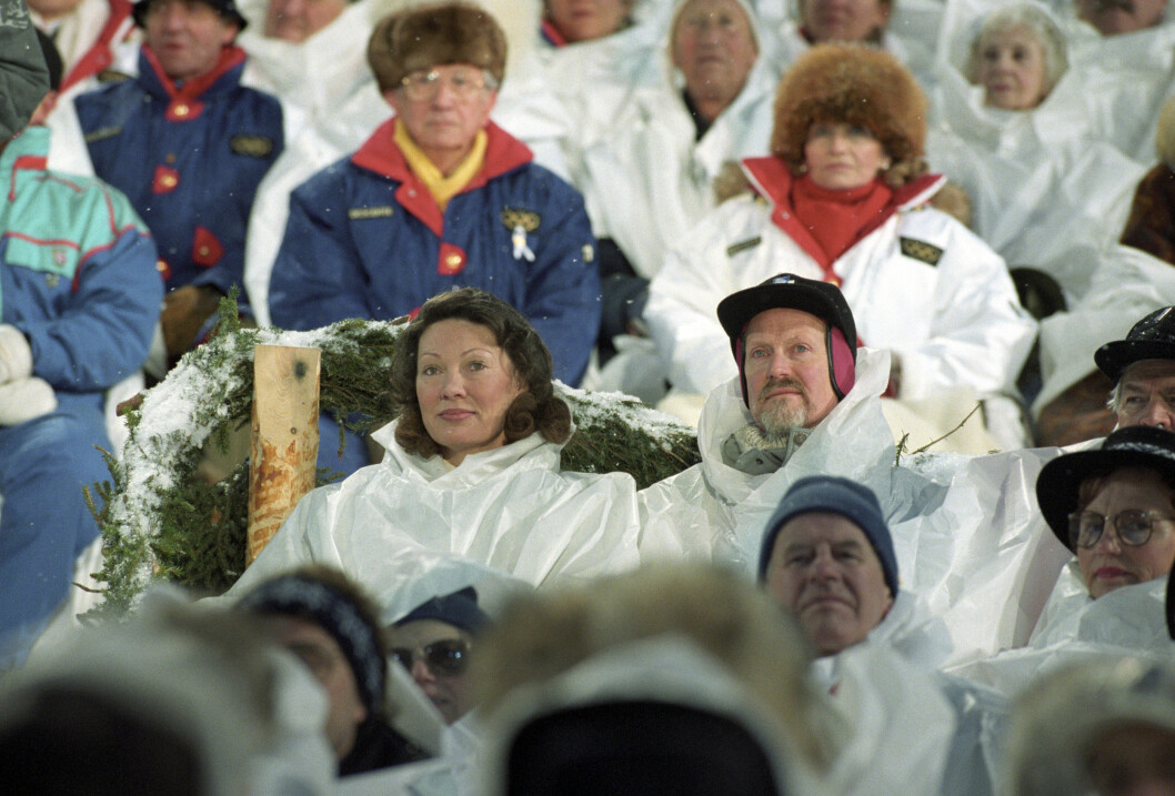TOK OL-FLOKA?: Under Vinter-OL på Lillehammer i 1994 var Åse Kleveland kultursjef for de olympiske vinterlekene. Her er hun og Oddvar Bull Tuhus sammen på åpningsseremonien. Foto: NTB scanpix TOK OL-FLOKA?: Under Vinter-OL på Lillehammer i 1994 var Åse Kleveland kultursjef for de olympiske vinterlekene. Her er hun og Oddvar Bull Tuhus sammen på åpningsseremonien. Foto: NTB scanpix