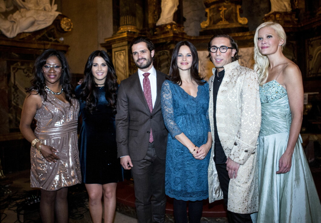 PÅ KIRKEKONSERT: Prinseparet stilte opp til fotografering med artistene f.v. Gladys del Pilar , Molly Sandén, Fredrik Benedict Nybladh, Linda Lampenius etter konserten "Jul i Vasastan" i Gustaf Vasa kyrka. Foto: NTBscanpix PÅ KIRKEKONSERT: Prinseparet stilte opp til fotografering med artistene f.v. Gladys del Pilar , Molly Sandén, Fredrik Benedict Nybladh, Linda Lampenius etter konserten "Jul i Vasastan" i Gustaf Vasa kyrka. Foto: NTBscanpix