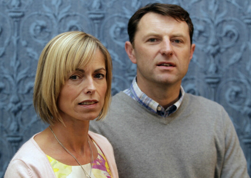 FORTVILER: Madeleines foreldre Kate og Gerry McCann var på et tidspunkt mistenkte i saken. De har fått sterk kritikk for at de lot Madeleine og hennes to yngre søsken sove alene i leiligheten mens de selv spiste middag i nærheten. De kjemper fortsatt en utrettelig kamp for å finne ut hva som skjedde med datteren. Foto: Pa Photos FORTVILER: Madeleines foreldre Kate og Gerry McCann var på et tidspunkt mistenkte i saken. De har fått sterk kritikk for at de lot Madeleine og hennes to yngre søsken sove alene i leiligheten mens de selv spiste middag i nærheten. De kjemper fortsatt en utrettelig kamp for å finne ut hva som skjedde med datteren. Foto: Pa Photos