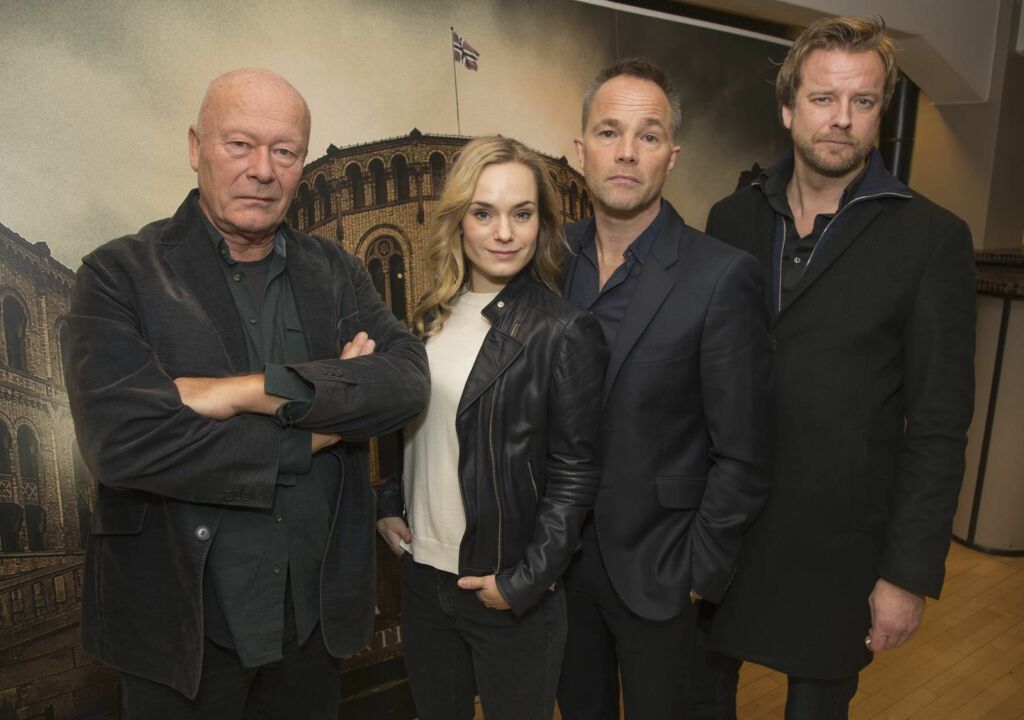 MAMMON: Nils Ole Oftebro, Laura Christensen, Jon Øigarden og Pål Kristian Eggen spiller alle i Mammon. Foto: Tore Byline Skaar MAMMON: Nils Ole Oftebro, Laura Christensen, Jon Øigarden og Pål Kristian Eggen spiller alle i Mammon. Foto: Tore Byline Skaar