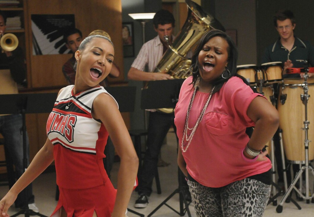 TV-STJERNE: Det er slik mange er vant til å se Naya, som cheerleaderen Santana Lopez i "Glee". Foto: Scanpix TV-STJERNE: Det er slik mange er vant til å se Naya, som cheerleaderen Santana Lopez i "Glee". Foto: Scanpix