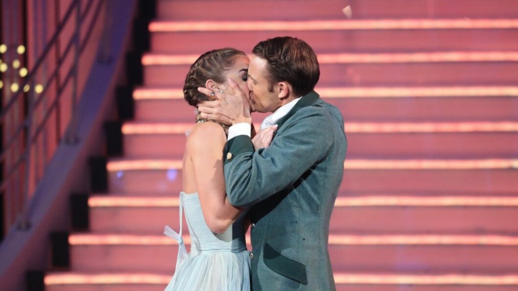 TV-KYSS: Nylig overrasket Adelen med å kysse dansepartner Benjamin Jayakoddy på parketten. Foto: TV 2 TV-KYSS: Nylig overrasket Adelen med å kysse dansepartner Benjamin Jayakoddy på parketten. Foto: TV 2