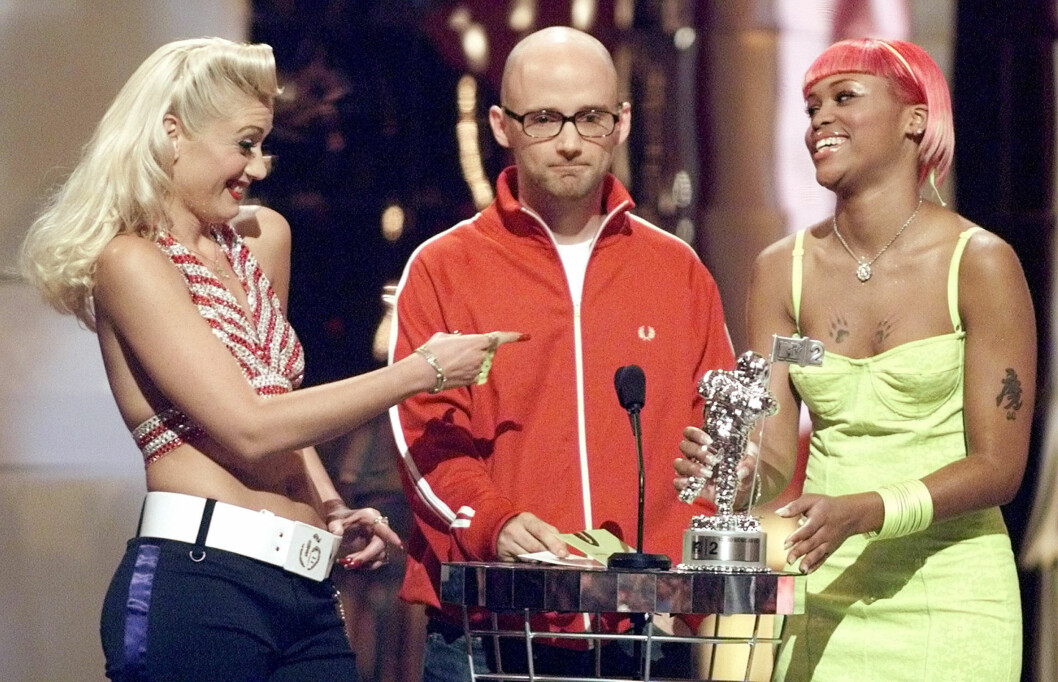 GAMLE VENNER: Moby og Stefani har kjent hverandre i en årrekke. Her gir hun og Eve ham prisen for beste musikkvideo under MTV Video Music Awards i 2001. Foto: REUTERS GAMLE VENNER: Moby og Stefani har kjent hverandre i en årrekke. Her gir hun og Eve ham prisen for beste musikkvideo under MTV Video Music Awards i 2001. Foto: REUTERS