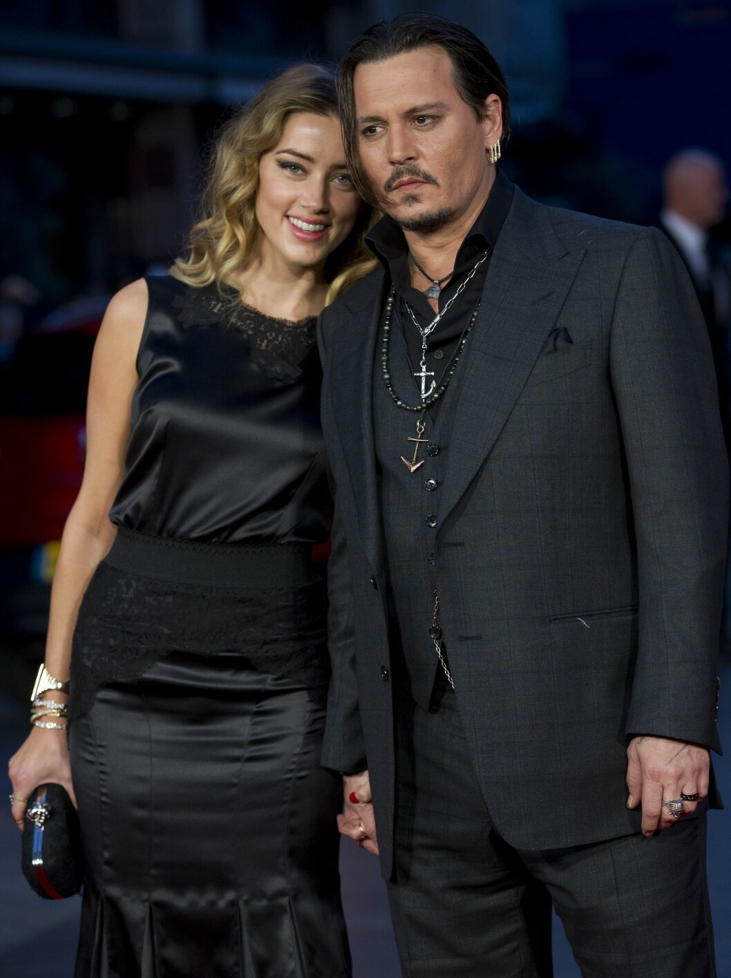 BENEKTER BRUDD: Ryktene om et brudd har sirkulert rundt paret den siste måneden, men Amber og Johnny viser seg stadig hånd i hånd på filmpremierer. Foto: Afp BENEKTER BRUDD: Ryktene om et brudd har sirkulert rundt paret den siste måneden, men Amber og Johnny viser seg stadig hånd i hånd på filmpremierer. Foto: Afp