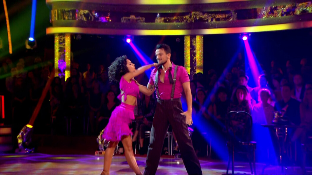 POPULÆRE TV-FJES: Peter Andre og dansepartneren Janette Manrara er blant favorittene i det britiske TV-showet "Strictly Come Dancing". Foto: NTB Scanpix POPULÆRE TV-FJES: Peter Andre og dansepartneren Janette Manrara er blant favorittene i det britiske TV-showet "Strictly Come Dancing". Foto: NTB Scanpix