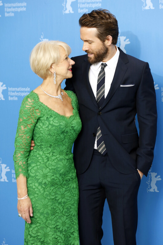 GOD KJEMI: Stilsikre og knallflotte Helen Mirren med «Kvinnen i gull»-motspiller Ryan Reynolds under filmfestivalen i Berlin i februar. Foto: Zuma Press GOD KJEMI: Stilsikre og knallflotte Helen Mirren med «Kvinnen i gull»-motspiller Ryan Reynolds under filmfestivalen i Berlin i februar. Foto: Zuma Press