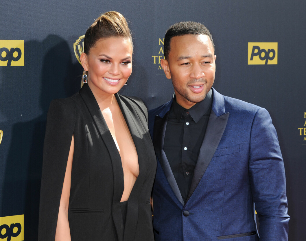 NAVNETYV?: Den norskættede modellen Christine Teigen krysser fingrene for at Kate ikke bruker jentenavnet hun selv en dag håper å bruke på sin baby. Her med ektemannen John Legend. Foto: NTB Scanpix NAVNETYV?: Den norskættede modellen Christine Teigen krysser fingrene for at Kate ikke bruker jentenavnet hun selv en dag håper å bruke på sin baby. Her med ektemannen John Legend. Foto: NTB Scanpix