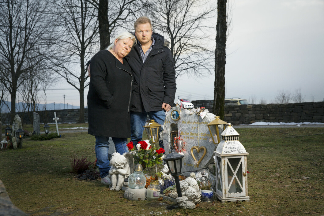 - MENINGSLØST: - Det er tøft å miste sitt eget barn. Mange ganger har vi følt sinne over at Matias ble tatt fra oss. En enkel rutine ble brutt - og det kostet sønnen vår livet, sier foreldrene Trine Brenna Wilberg og Rune Wilberg. Foto: Espen Solli, Se og Hør - MENINGSLØST: - Det er tøft å miste sitt eget barn. Mange ganger har vi følt sinne over at Matias ble tatt fra oss. En enkel rutine ble brutt - og det kostet sønnen vår livet, sier foreldrene Trine Brenna Wilberg og Rune Wilberg. Foto: Espen Solli, Se og Hør