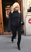 Who made Kim Kardashian's blue jacket, gray ankle boots, and leggings? |  Outfits with leggings, Jacket outfit women, Northface jacket outfit women