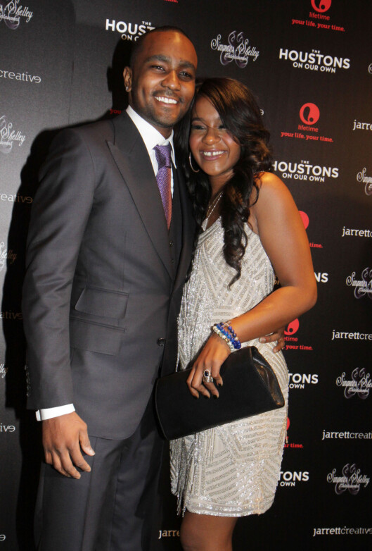 REDDET AV EKTEMANNEN: Det var Nick Gordon som fant Bobbi Kristina bevisstløs i badekaret like før klokken 10.30 lørdag formiddag. Han begynte hjerte-lunge-redning for å få henne til å puste igjen. Foto: FameFlynet REDDET AV EKTEMANNEN: Det var Nick Gordon som fant Bobbi Kristina bevisstløs i badekaret like før klokken 10.30 lørdag formiddag. Han begynte hjerte-lunge-redning for å få henne til å puste igjen. Foto: FameFlynet