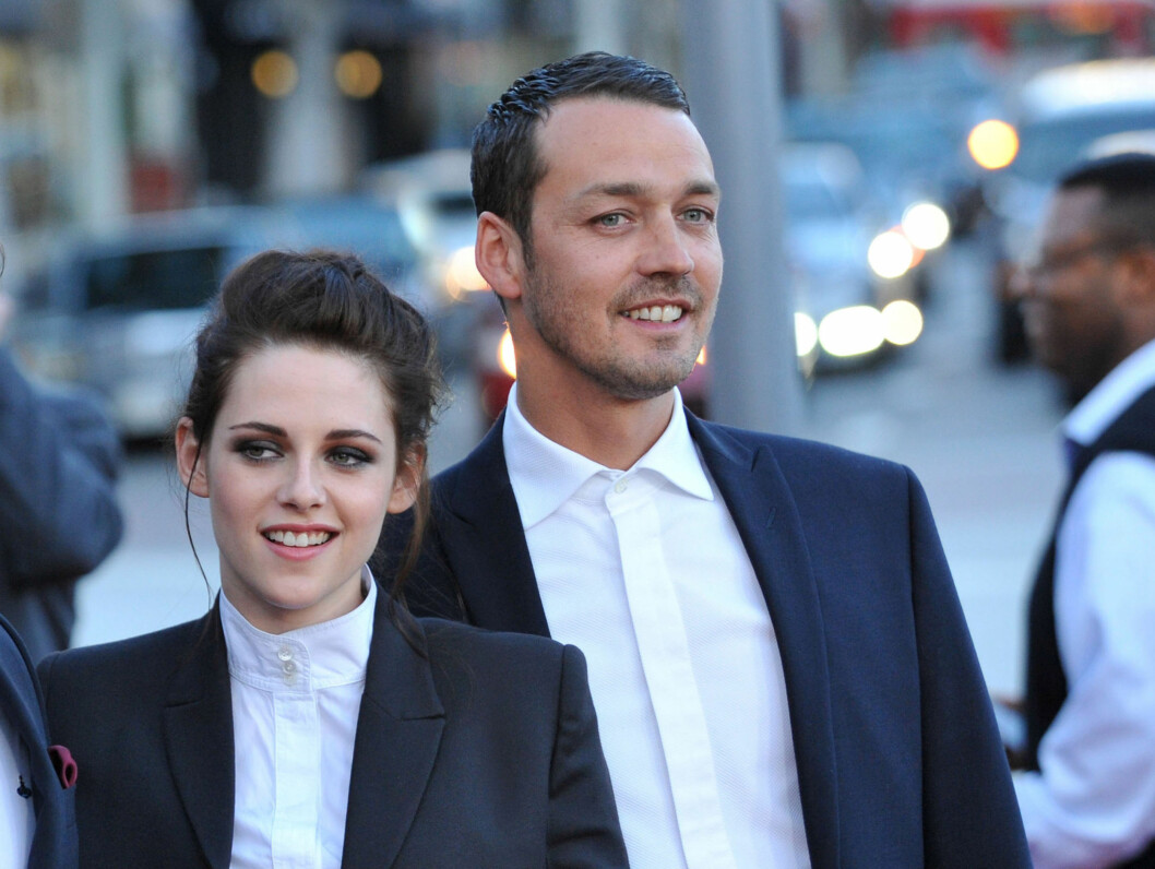 AFFÆRE: Kristen Stewart og regissør Rupert Sanders innledet et forhold i forbindelse med «Snow White and the Huntsman»-innspillingen, noe som kostet dem begge mye. Foto: Stella Pictures AFFÆRE: Kristen Stewart og regissør Rupert Sanders innledet et forhold i forbindelse med «Snow White and the Huntsman»-innspillingen, noe som kostet dem begge mye. Foto: Stella Pictures