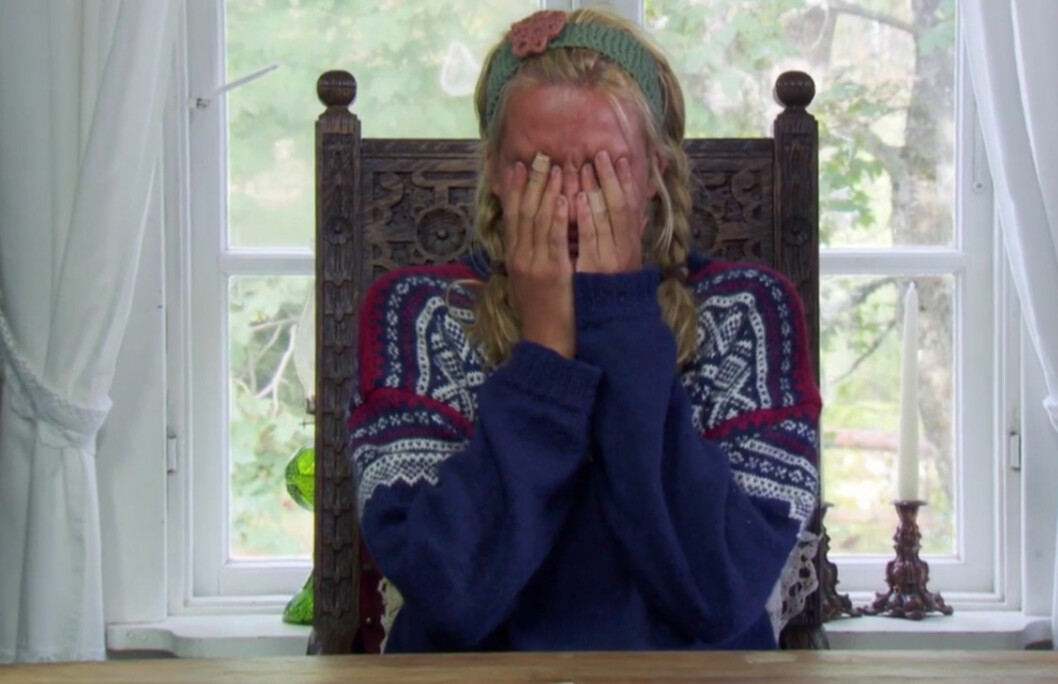TØFT VALG: - Jeg ville egentlig ikke bli storbonde så tidlig, siden man må ta et vanskelig valg etter noen få uker - når man så vidt har blitt kjent med folk! Sier Charlotte, som syntes det var grusomt å ta valget hun tok i onsdagens «Farmen». TØFT VALG: - Jeg ville egentlig ikke bli storbonde så tidlig, siden man må ta et vanskelig valg etter noen få uker - når man så vidt har blitt kjent med folk! Sier Charlotte, som syntes det var grusomt å ta valget hun tok i onsdagens «Farmen».