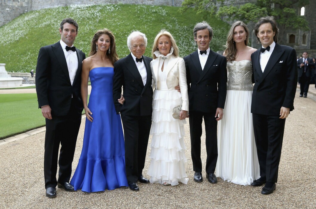 GAVMILD: Ralph Lauren og kona Ricky Anne Loew-Beer sammen med andre medlemmer av familien på middagen der han donerte en hel brystkreftavdeling til sykehuset. Foto: REX/All Over Press GAVMILD: Ralph Lauren og kona Ricky Anne Loew-Beer sammen med andre medlemmer av familien på middagen der han donerte en hel brystkreftavdeling til sykehuset. Foto: REX/All Over Press