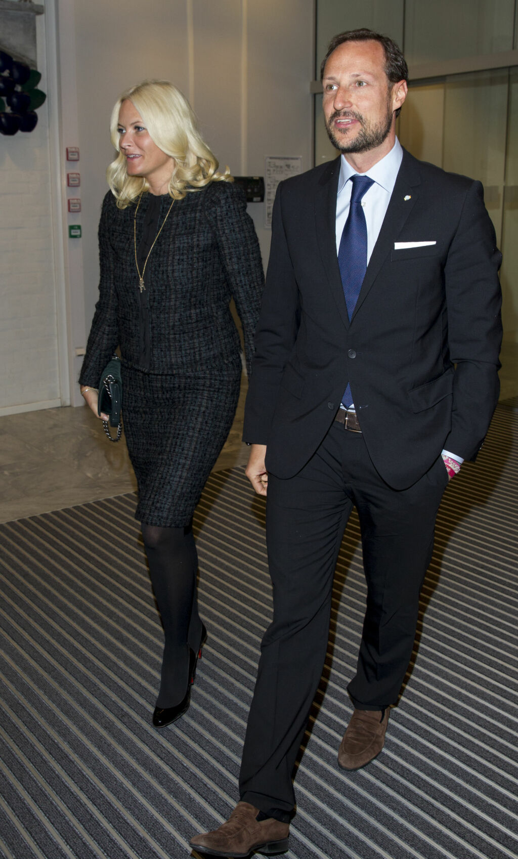 STRÅLTE: Mette-Marit og Haakon ankom Klima- og miljødepartementet litt for sent i dag tidlig. Foto: Andreas Fadum STRÅLTE: Mette-Marit og Haakon ankom Klima- og miljødepartementet litt for sent i dag tidlig. Foto: Andreas Fadum