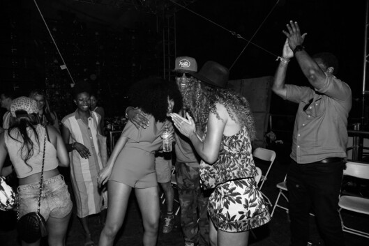INGEN KOMMENTAR: Beyoncé har ikke kommentert Photoshop-ryktene. Hun har nemlig kost seg på Coachella-festivalen i California med ektemannen Jay Z, søsteren Solange og moren Tina. Foto: Stella Pictures INGEN KOMMENTAR: Beyoncé har ikke kommentert Photoshop-ryktene. Hun har nemlig kost seg på Coachella-festivalen i California med ektemannen Jay Z, søsteren Solange og moren Tina. Foto: Stella Pictures