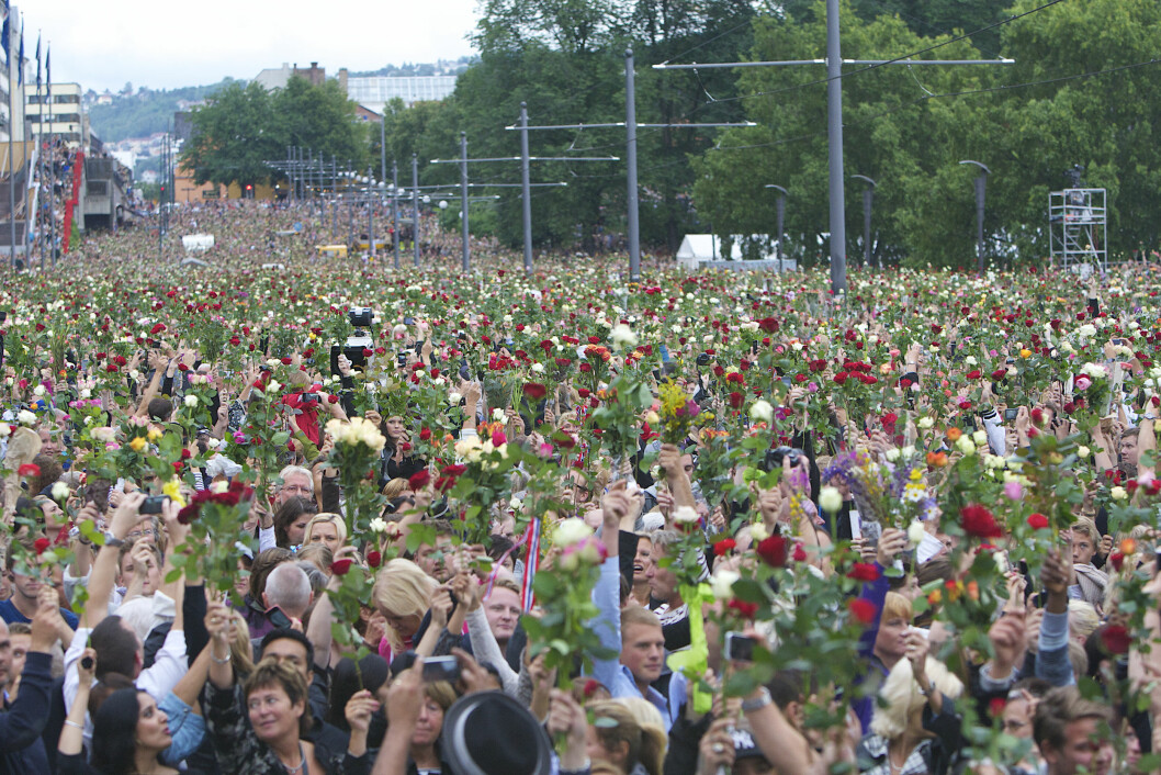 ROSEMARKERING: Et folkehav møtte opp i Oslo tre dager etter terrorangrepet, for å minnes de som hadde mistet livet i Oslo og på Utøya. Foto: Demotix/Corbis/All Over Press ROSEMARKERING: Et folkehav møtte opp i Oslo tre dager etter terrorangrepet, for å minnes de som hadde mistet livet i Oslo og på Utøya. Foto: Demotix/Corbis/All Over Press