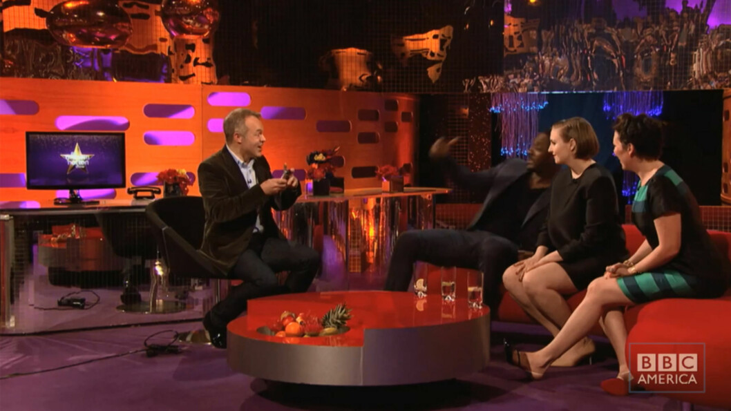 POSERTE: Idris Elba ba Graham Norton ta et bilde av ham og sende til Theas ukjente beiler. POSERTE: Idris Elba ba Graham Norton ta et bilde av ham og sende til Theas ukjente beiler.