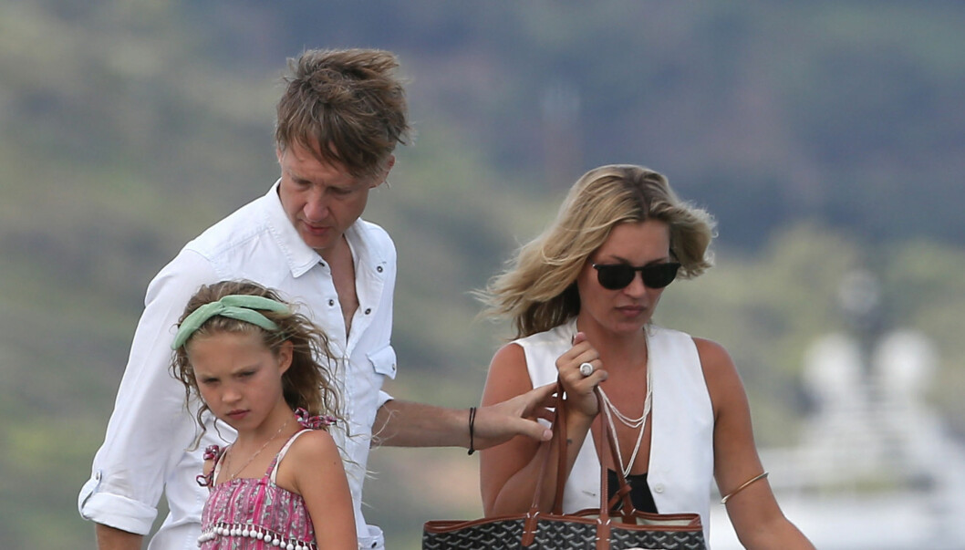GODT FORHOLD: Selv om Kate Moss nå er gift med The Kills-gitarist James Hince, har hun et særdeles godt forhold til ekskjæresten Jefferson Hack - som også er far til hennes datter Lila Grace. Foto: Stella Pictures GODT FORHOLD: Selv om Kate Moss nå er gift med The Kills-gitarist James Hince, har hun et særdeles godt forhold til ekskjæresten Jefferson Hack - som også er far til hennes datter Lila Grace. Foto: Stella Pictures