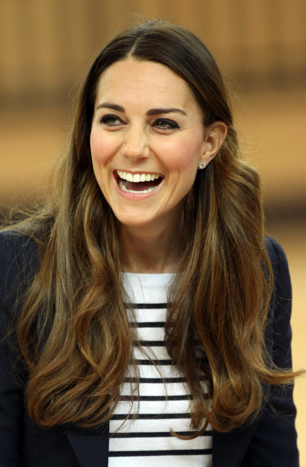 ENGASJERT: Hertuginne Kate vet å sjarmere folk rundt seg med sitt blide vesen. Foto: Stella Pictures ENGASJERT: Hertuginne Kate vet å sjarmere folk rundt seg med sitt blide vesen. Foto: Stella Pictures