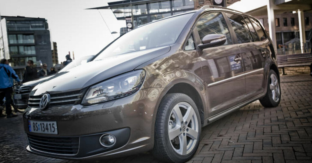 NYTT UTSEENDET: VW Touran har fått nytt utseende og nye ting inni, men er fortsatt en VW Touran. Foto: THOMAS RASMUS SKAUG NYTT UTSEENDET: VW Touran har fått nytt utseende og nye ting inni, men er fortsatt en VW Touran. Foto: THOMAS RASMUS SKAUG