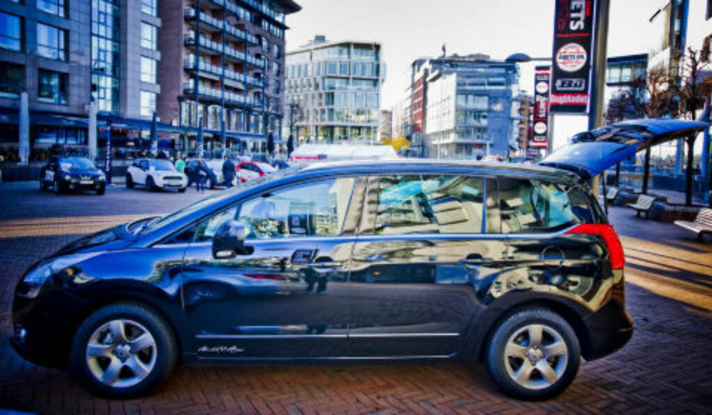 BRA PRIS: Peugeot 5008 er en MVP for deg som egentlig ikke vil ha en flerbruksbil. Og prislappen er hyggelig. Foto: THOMAS RASMUS SKAUG BRA PRIS: Peugeot 5008 er en MVP for deg som egentlig ikke vil ha en flerbruksbil. Og prislappen er hyggelig. Foto: THOMAS RASMUS SKAUG