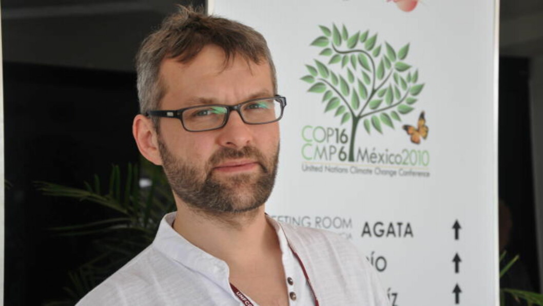POLITISK PRESTISJE: Nils Hermann Ranum er på plass i Cancun. Han er ikke veldig optimistisk på vegne av urfolks håp om å få sikret sine rettigheter. Han tror deres vel og ve vil drukne i politisk prestisje. Foto: Regnskogsfondet. POLITISK PRESTISJE: Nils Hermann Ranum er på plass i Cancun. Han er ikke veldig optimistisk på vegne av urfolks håp om å få sikret sine rettigheter. Han tror deres vel og ve vil drukne i politisk prestisje. Foto: Regnskogsfondet.