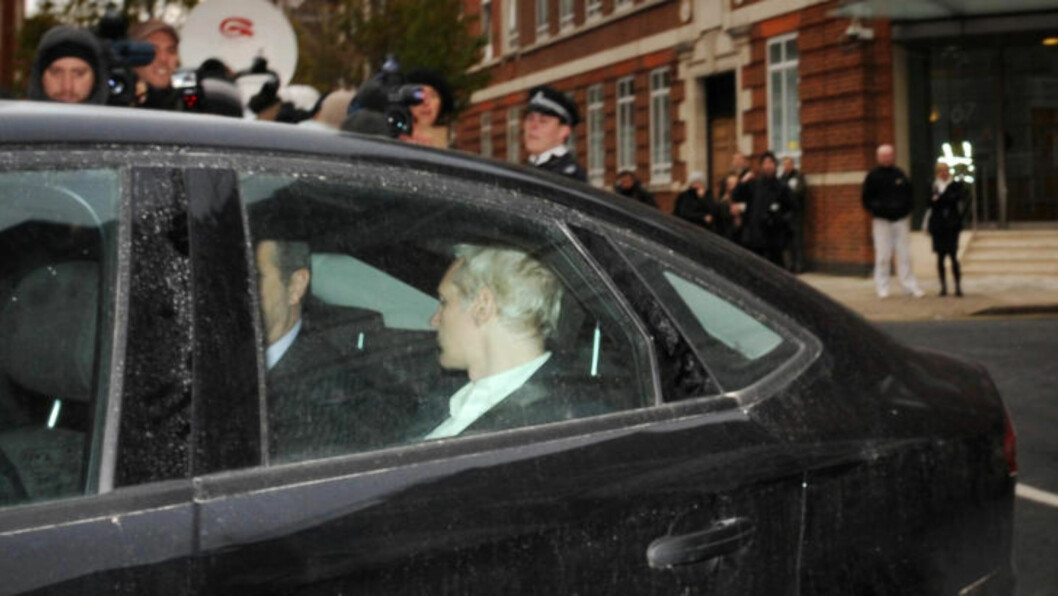 <strong>FØRT TIL RETTEN:</strong> Medieoppmerksomheten rundt pågripelsen av WikiLeaks-grunnlegger Julian Assange er stor i London. Foto: AP Photo/ Stefan Rousseau/PA/Scanpix <strong>FØRT TIL RETTEN:</strong> Medieoppmerksomheten rundt pågripelsen av WikiLeaks-grunnlegger Julian Assange er stor i London. Foto: AP Photo/ Stefan Rousseau/PA/Scanpix