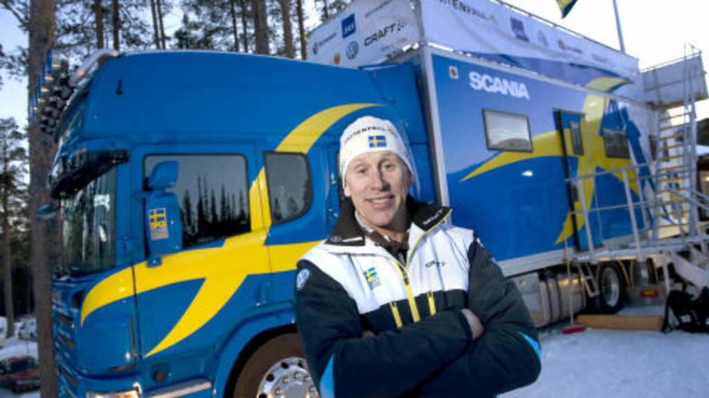 SMØREBUSSEN: Det svenske langrennslandslagets rullende smørestasjon var Jönssons transportmiddel til Sveits. Det var tidliger landslagssjef Gunde Svan som ordnet med bussene. Foto: Anders Wiklund / SCANPIX SMØREBUSSEN: Det svenske langrennslandslagets rullende smørestasjon var Jönssons transportmiddel til Sveits. Det var tidliger landslagssjef Gunde Svan som ordnet med bussene. Foto: Anders Wiklund / SCANPIX
