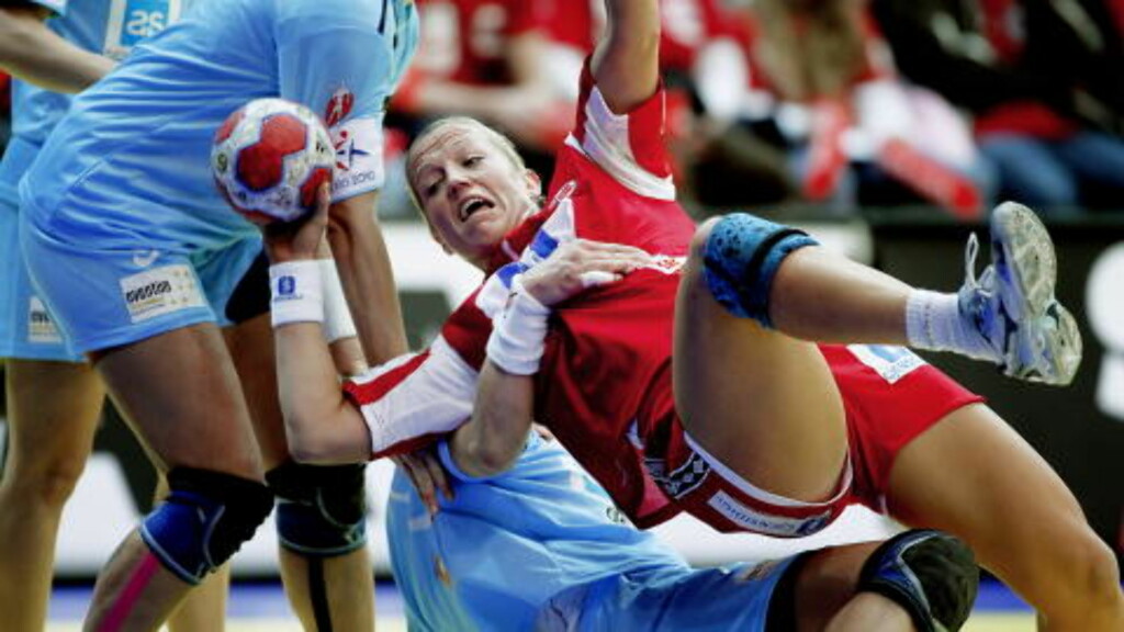 2674: Bare 2674 så Heidi Løke og Norge leke med Slovenia 32-16. Foto: Bjørn Langsem / Dagbladet. 2674: Bare 2674 så Heidi Løke og Norge leke med Slovenia 32-16. Foto: Bjørn Langsem / Dagbladet.