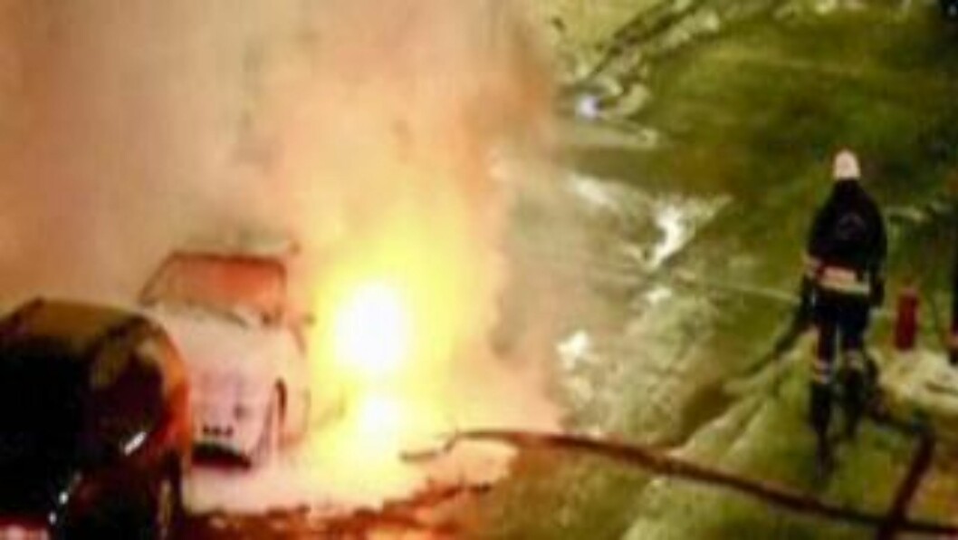 BILBOMBE: En bilbombe gikk av noen få minutter før selvmordsbomberen sprengte og døde. Kun én av selvmordsbomberens seks rørbomber eksploderte. Foto: Reuters BILBOMBE: En bilbombe gikk av noen få minutter før selvmordsbomberen sprengte og døde. Kun én av selvmordsbomberens seks rørbomber eksploderte. Foto: Reuters