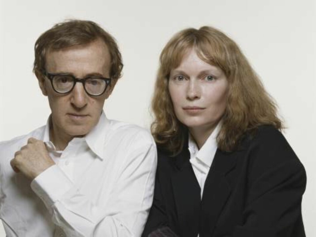 American actor and comic Woody Allen with his partner, actress Mia Farrow, July 1987. (Photo by Terry O'Neill/Getty Images) 52181705 / ALL OVER PRESS Foto: All Over Press American actor and comic Woody Allen with his partner, actress Mia Farrow, July 1987. (Photo by Terry O'Neill/Getty Images) 52181705 / ALL OVER PRESS Foto: All Over Press