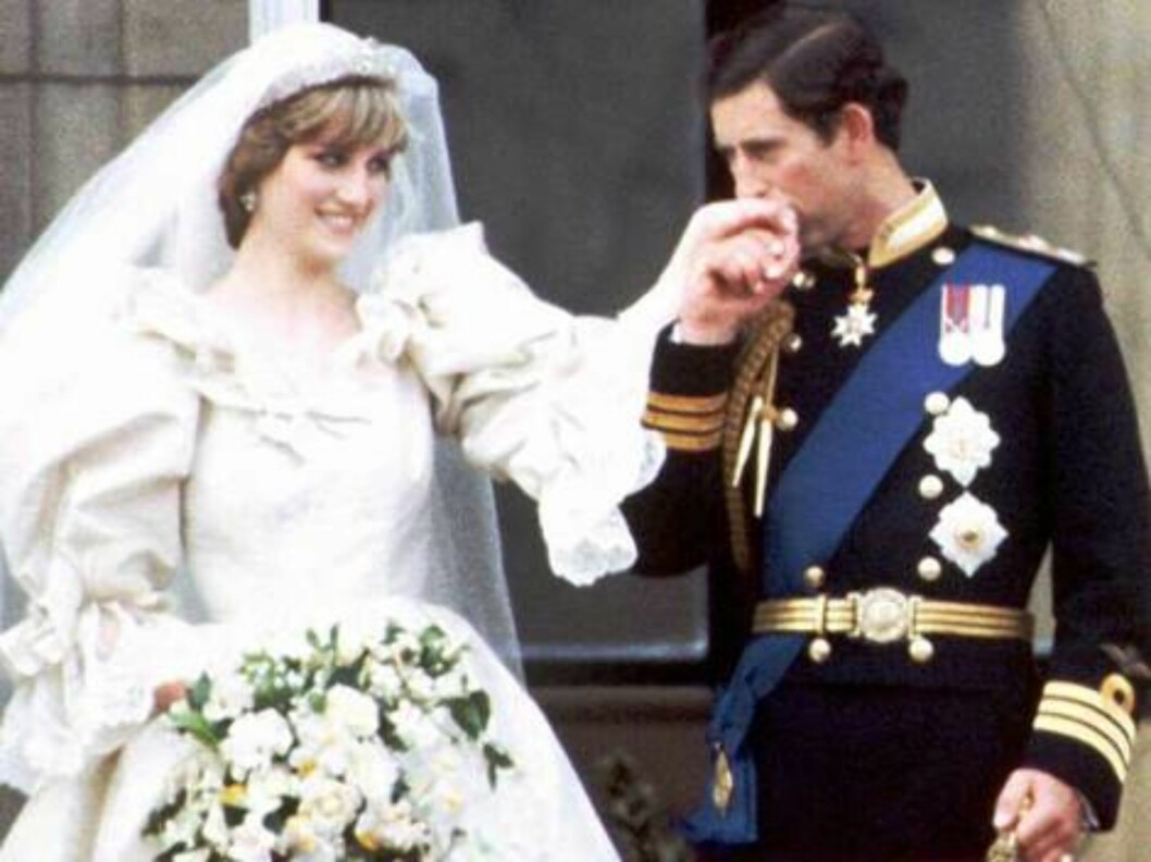 FILE--This is July 29, 1981 filer of Prince Charles and Princess Diana on the balcony of Buckingham Palace on their wedding day, in London, England. Diana, Princess of Wales has died, according to the British news agency, Press Association, Sunday Aug. 3 Foto: AP FILE--This is July 29, 1981 filer of Prince Charles and Princess Diana on the balcony of Buckingham Palace on their wedding day, in London, England. Diana, Princess of Wales has died, according to the British news agency, Press Association, Sunday Aug. 3 Foto: AP
