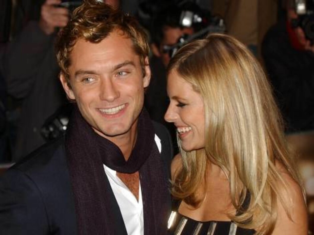 **FILE**Jude Law and Sienna Miller arrive at a film premiere in London's Leicester Square, Oct.14, 2004. Miller and Law have ended their engagement, months after he apologized for an affair with his children's nanny, according to a published report. A L Foto: AP **FILE**Jude Law and Sienna Miller arrive at a film premiere in London's Leicester Square, Oct.14, 2004. Miller and Law have ended their engagement, months after he apologized for an affair with his children's nanny, according to a published report. A L Foto: AP
