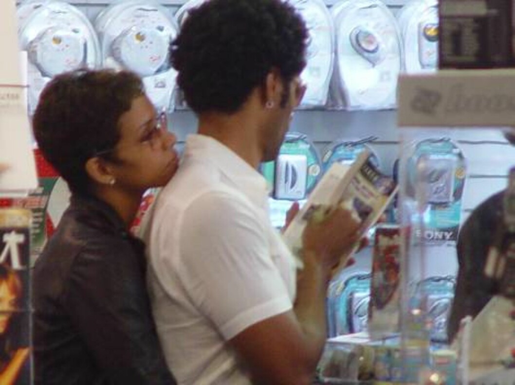 Halle Berry and Eric Benet back in love after difficult time. Waiting for their car outside a LA restaurant
EXCLUSIVE X17agency dec11 2002 / ALL OVER PRESS Foto: All Over Press Halle Berry and Eric Benet back in love after difficult time. Waiting for their car outside a LA restaurant
EXCLUSIVE X17agency dec11 2002 / ALL OVER PRESS Foto: All Over Press