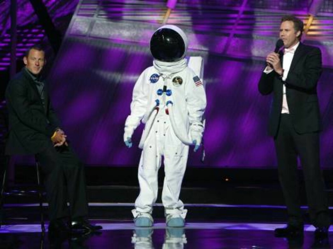 <strong>HOLLYWOOD - JULY 12:</strong> Actor Will Ferrell performs a skit with host Lance Armstrong during the 2006 ESPY Awards at the Kodak Theatre on July 12, 2006 in Hollywood, California. (Photo by Kevin Winter/Getty Images) *** Local Caption *** Will Ferrell;Lance A Foto: All Over Press <strong>HOLLYWOOD - JULY 12:</strong> Actor Will Ferrell performs a skit with host Lance Armstrong during the 2006 ESPY Awards at the Kodak Theatre on July 12, 2006 in Hollywood, California. (Photo by Kevin Winter/Getty Images) *** Local Caption *** Will Ferrell;Lance A Foto: All Over Press