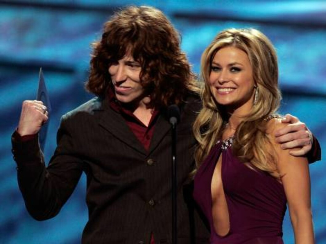 <strong>HOLLYWOOD - JULY 12:</strong> Olympic snowboarder Shaun White and actress Carmen Electra present the award for "Best Female Athlete" at the 2006 ESPY Awards at the Kodak Theatre on July 12, 2006 in Hollywood, California. (Photo by Kevin Winter/Getty Images) *** Foto: All Over Press <strong>HOLLYWOOD - JULY 12:</strong> Olympic snowboarder Shaun White and actress Carmen Electra present the award for "Best Female Athlete" at the 2006 ESPY Awards at the Kodak Theatre on July 12, 2006 in Hollywood, California. (Photo by Kevin Winter/Getty Images) *** Foto: All Over Press