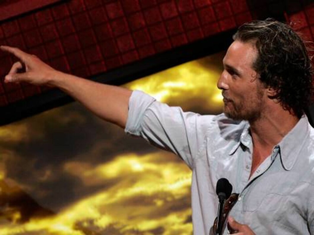 <strong>HOLLYWOOD - JULY 12:</strong> Actor Matthew McConaughey presents a special award to a New Orleans high school basketball team at the 2006 ESPY Awards at the Kodak Theatre on July 12, 2006 in Hollywood, California. (Photo by Kevin Winter/Getty Images) *** Local C Foto: All Over Press <strong>HOLLYWOOD - JULY 12:</strong> Actor Matthew McConaughey presents a special award to a New Orleans high school basketball team at the 2006 ESPY Awards at the Kodak Theatre on July 12, 2006 in Hollywood, California. (Photo by Kevin Winter/Getty Images) *** Local C Foto: All Over Press