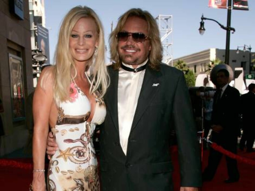 <strong>HOLLYWOOD - JULY 12:</strong> Lia Neil and Vince Neil arrive at the 2006 ESPY Awards at the Kodak Theatre on July 12, 2006 in Hollywood, California. (Photo by Vince Bucci/Getty Images) *** Local Caption *** Lia Neil;Vince Neil
* SPECIAL INSTRUCTIONS: * *OBJECT Foto: All Over Press <strong>HOLLYWOOD - JULY 12:</strong> Lia Neil and Vince Neil arrive at the 2006 ESPY Awards at the Kodak Theatre on July 12, 2006 in Hollywood, California. (Photo by Vince Bucci/Getty Images) *** Local Caption *** Lia Neil;Vince Neil
* SPECIAL INSTRUCTIONS: * *OBJECT Foto: All Over Press