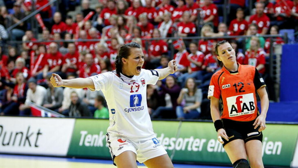 KLAR FOR SEMIFINALEN: Nora Mørk og Norge tok med seg mye selvtillit til Danmark, etter gigaseieren over Nederland. Foto: BJØRN LANGSEM KLAR FOR SEMIFINALEN: Nora Mørk og Norge tok med seg mye selvtillit til Danmark, etter gigaseieren over Nederland. Foto: BJØRN LANGSEM