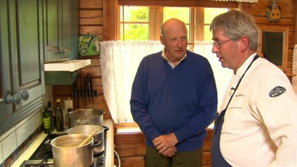 VILLE HA SJALOTTLØK: Kong Harald måtte komme med en personlig forespørsel for å få sjalottløk på menyen. Foto: TV2 VILLE HA SJALOTTLØK: Kong Harald måtte komme med en personlig forespørsel for å få sjalottløk på menyen. Foto: TV2