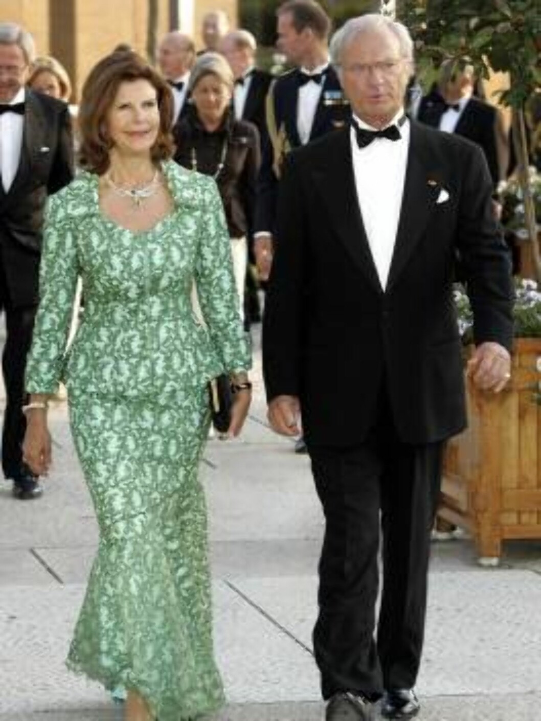 <strong>GRØNN GLEDE:</strong> Sveriges kongepar dronning Silvia og kong Car Gustaf på vei til fredagens festforestilling. Foto: All Over Press <strong>GRØNN GLEDE:</strong> Sveriges kongepar dronning Silvia og kong Car Gustaf på vei til fredagens festforestilling. Foto: All Over Press