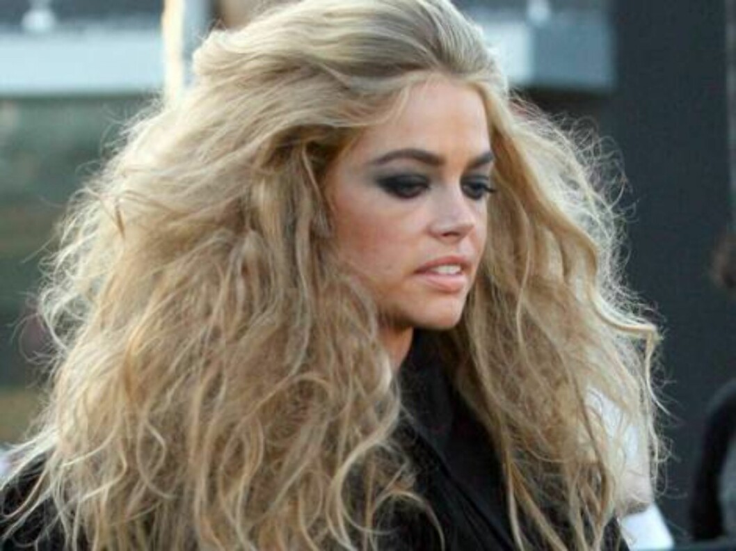 Denise Richards part2 on a photo shoot in Los Angeles looks like a vamp. July 7, 2006 X17agency exclusive Foto: All Over Press Denise Richards part2 on a photo shoot in Los Angeles looks like a vamp. July 7, 2006 X17agency exclusive Foto: All Over Press