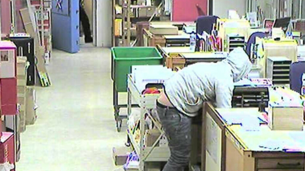 image: Jager disse mennene etter brutalt postran image: Jager disse mennene etter brutalt postran