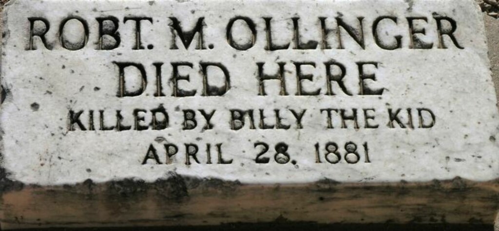 DREPT UNDER RØMNING: Historikere strides om hvor mange Billy the Kid rakk å drepe i løpet av sitt korte liv. Fengselsvakten Bob Ollinger ble drept etter at Billy the Kid fikk tak i hagla hans under rømningen fra fengsel 28. april 1881. DREPT UNDER RØMNING: Historikere strides om hvor mange Billy the Kid rakk å drepe i løpet av sitt korte liv. Fengselsvakten Bob Ollinger ble drept etter at Billy the Kid fikk tak i hagla hans under rømningen fra fengsel 28. april 1881.