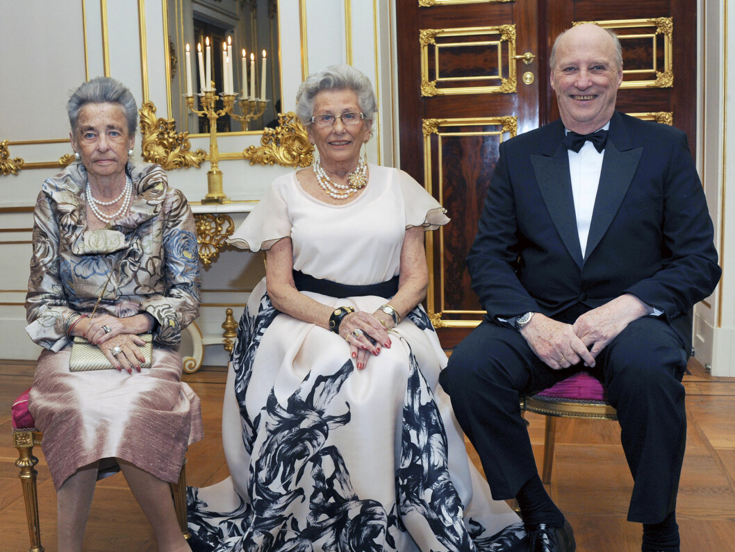 <strong>SØSKNENE SAMLET:</strong> Kong Harald og dronning Sonja holdt selskap for Prinsesse Astrid, fru Ferner i anledning av Prinsessens 80 årsdag i februar. Dette er et av de siste bildene der prinsesse Ragnhild, fru Lorentzen ble avbildet med sine søsken prinsesse A Foto: Det kongelige hoff Sven Gj. Gjeruldsen / Scanpix <strong>SØSKNENE SAMLET:</strong> Kong Harald og dronning Sonja holdt selskap for Prinsesse Astrid, fru Ferner i anledning av Prinsessens 80 årsdag i februar. Dette er et av de siste bildene der prinsesse Ragnhild, fru Lorentzen ble avbildet med sine søsken prinsesse A Foto: Det kongelige hoff Sven Gj. Gjeruldsen / Scanpix