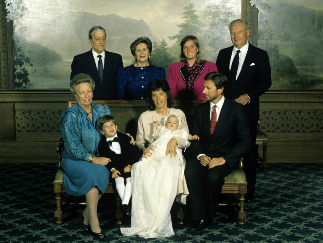 <strong>1988:</strong> Christian Fredrik Lorentzen døpes. Her familien samlet rundt den nydøpte. Mor og far Martha og Haakon Lorentzen. Storebror Olav Alexander sammen med prinsesse Ragnhild fru Lorentzen. Bak t.h. bestefar Erling Lorentzen. Foto: NTB scanpix <strong>1988:</strong> Christian Fredrik Lorentzen døpes. Her familien samlet rundt den nydøpte. Mor og far Martha og Haakon Lorentzen. Storebror Olav Alexander sammen med prinsesse Ragnhild fru Lorentzen. Bak t.h. bestefar Erling Lorentzen. Foto: NTB scanpix